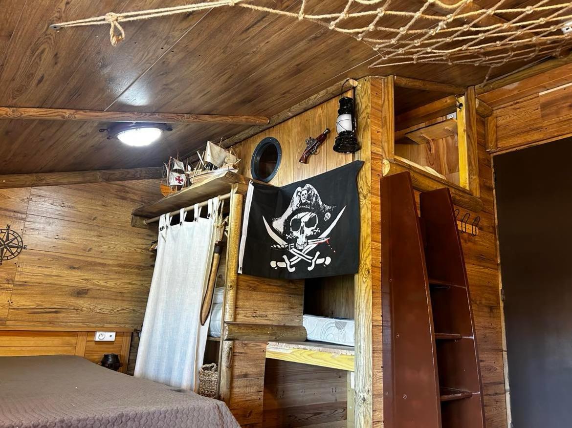 Les Chambres De Paulette Chambres A Theme Jack Sparrow Sainte-Marie-la-Mer Luaran gambar